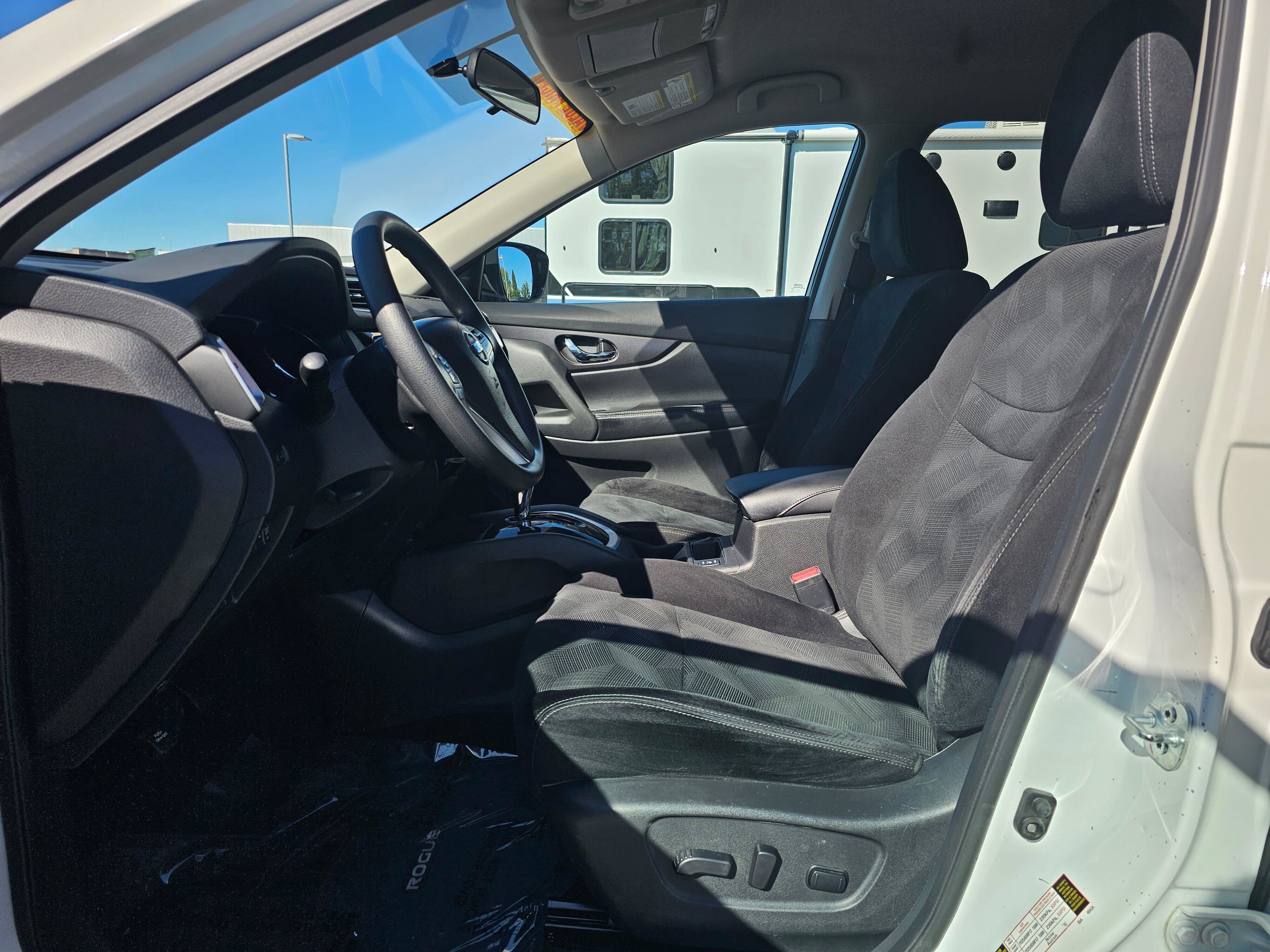 Used 2016 Nissan Rogue SV w/ SV Premium Package AWD/4WD image 19