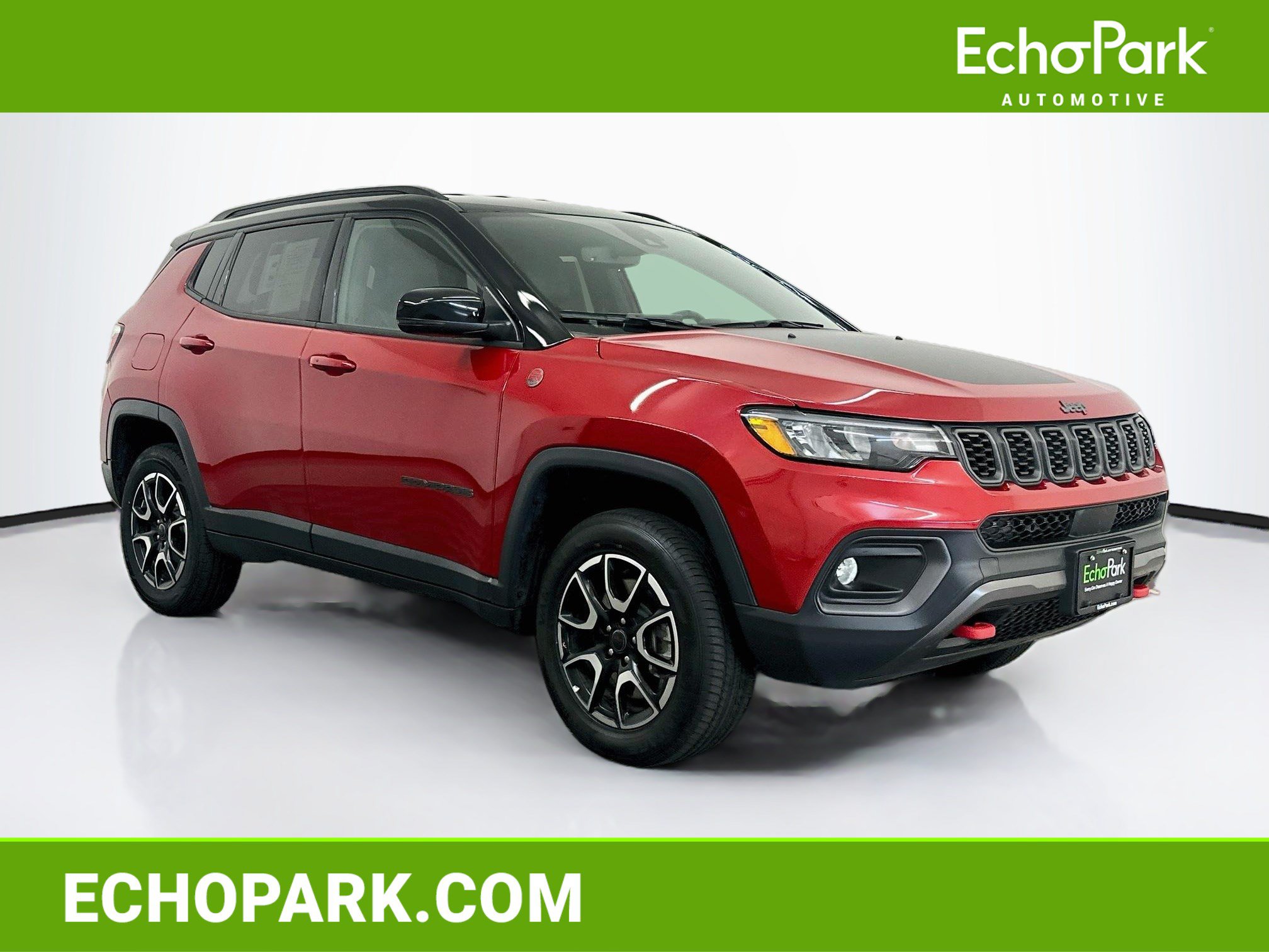 Used 2025 Jeep Compass Trailhawk AWD/4WD image 1