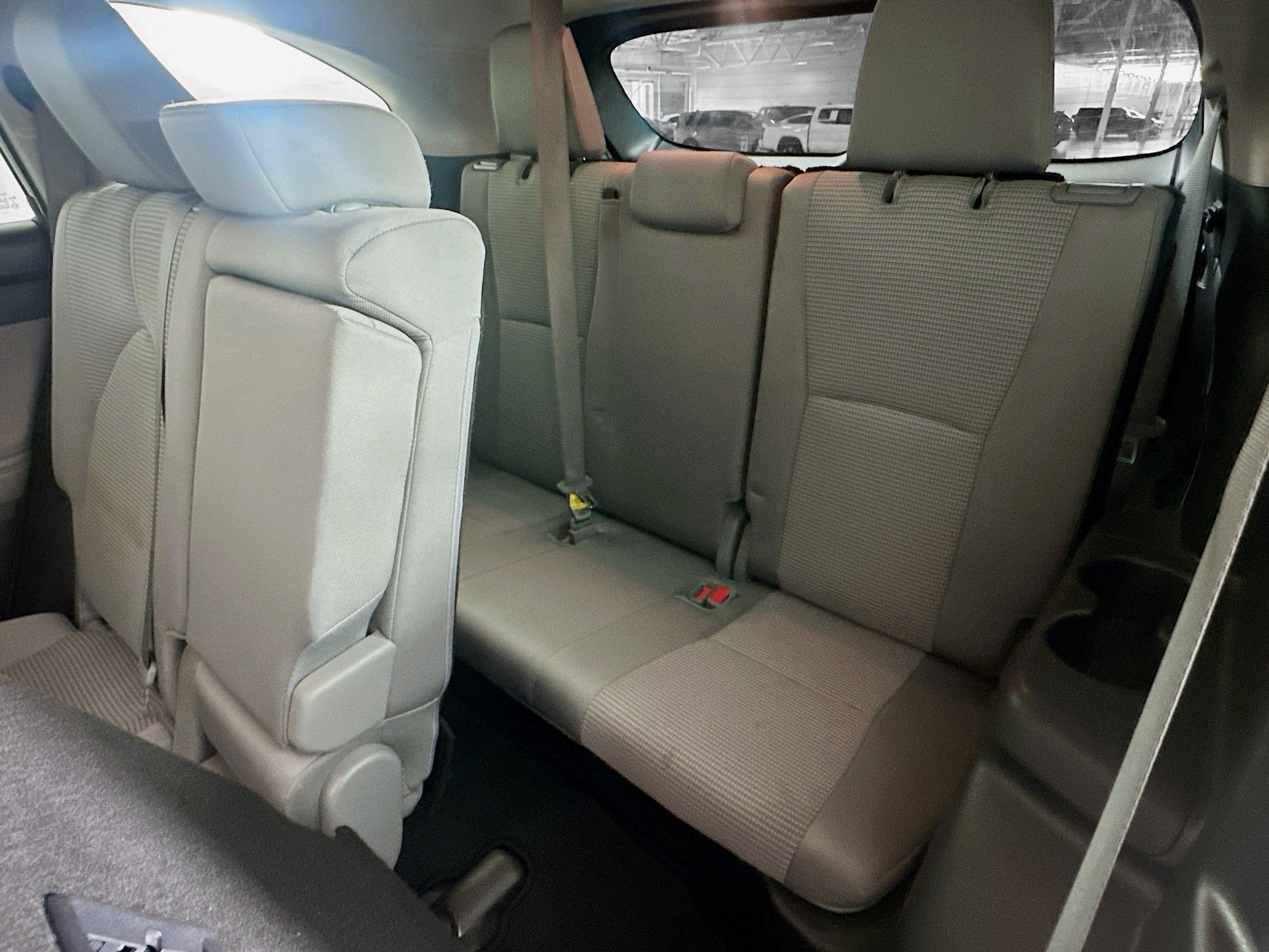 Used 2022 Toyota Highlander LE FWD image 28
