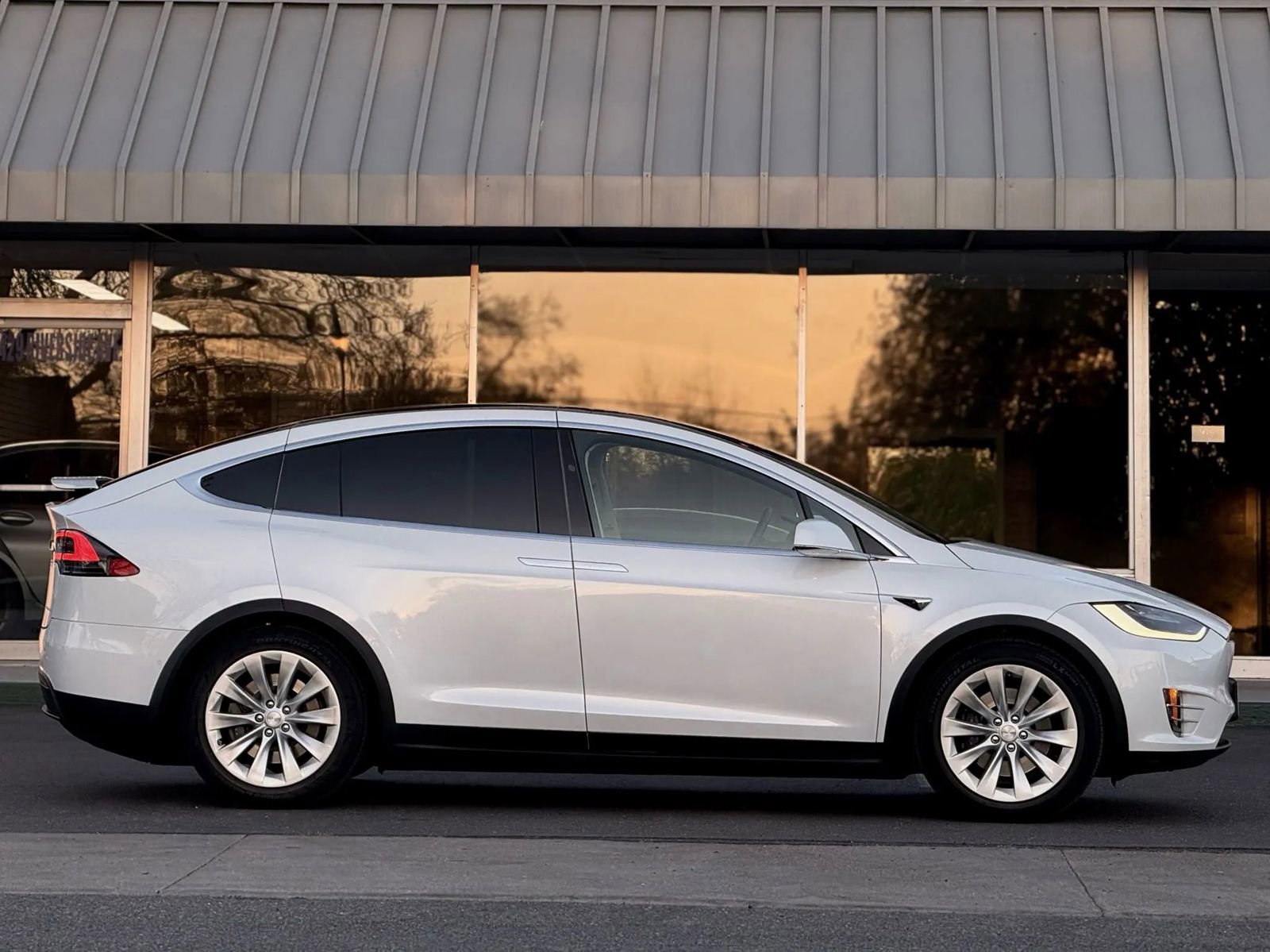 Used 2019 Tesla Model X 75D image 5