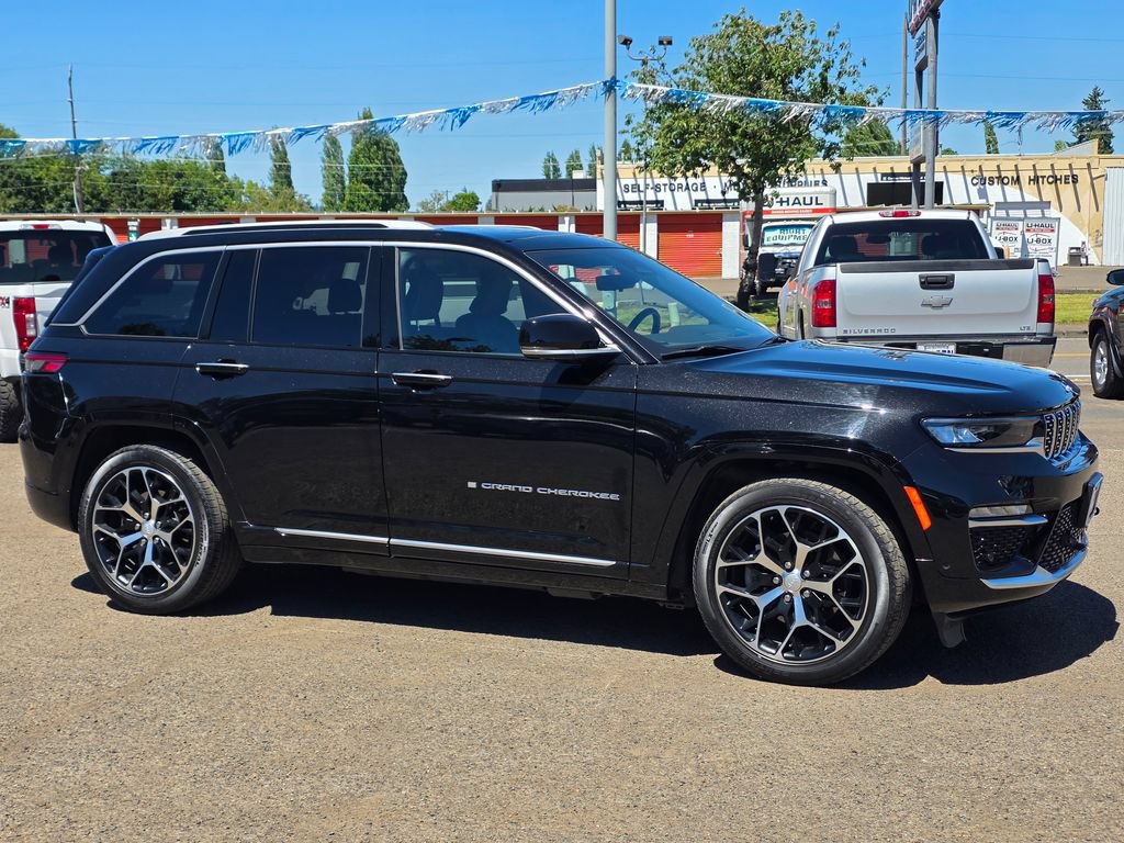 Used 2022 Jeep Grand Cherokee Summit AWD/4WD image 3
