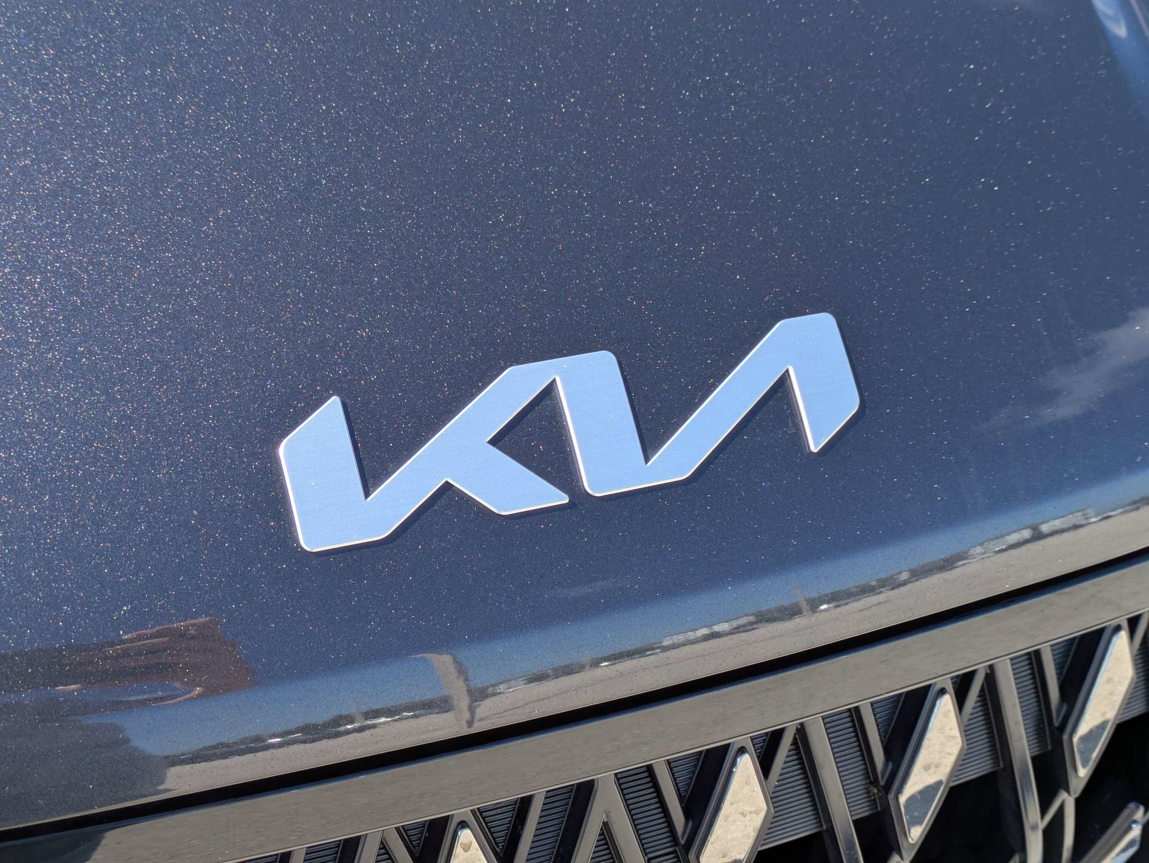 Certified 2025 Kia Carnival EX FWD image 13