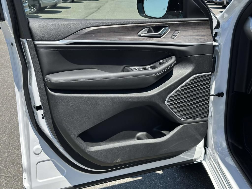 New 2026 Jeep Grand Cherokee Limited AWD/4WD image 26