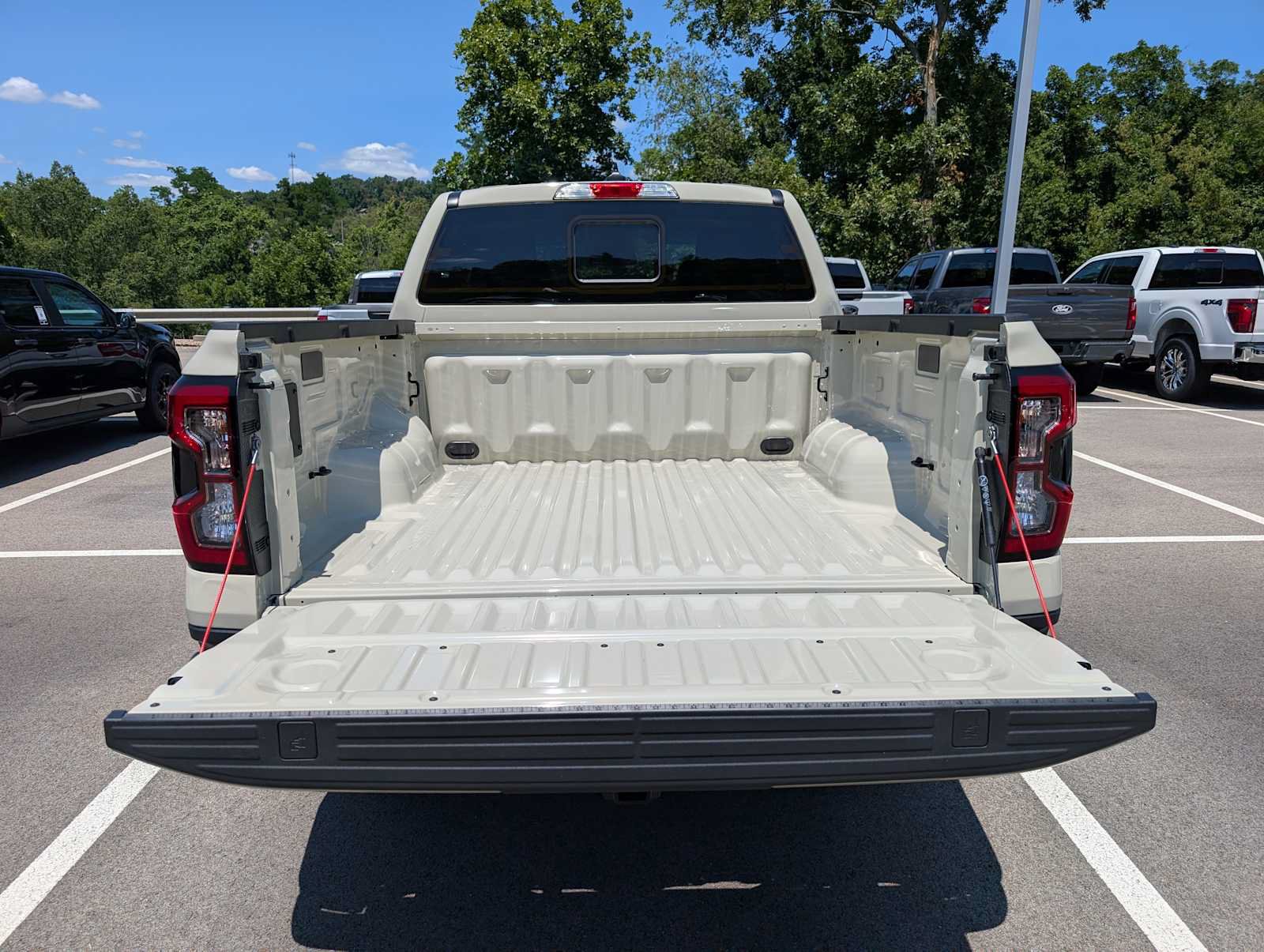 New 2026 Ford Ranger Lariat w/ Black Appearance Package AWD/4WD image 7