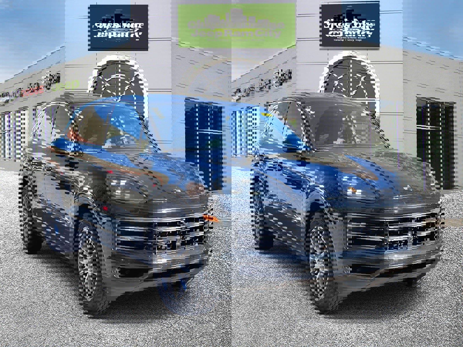 Used 2024 Porsche Cayenne image 2