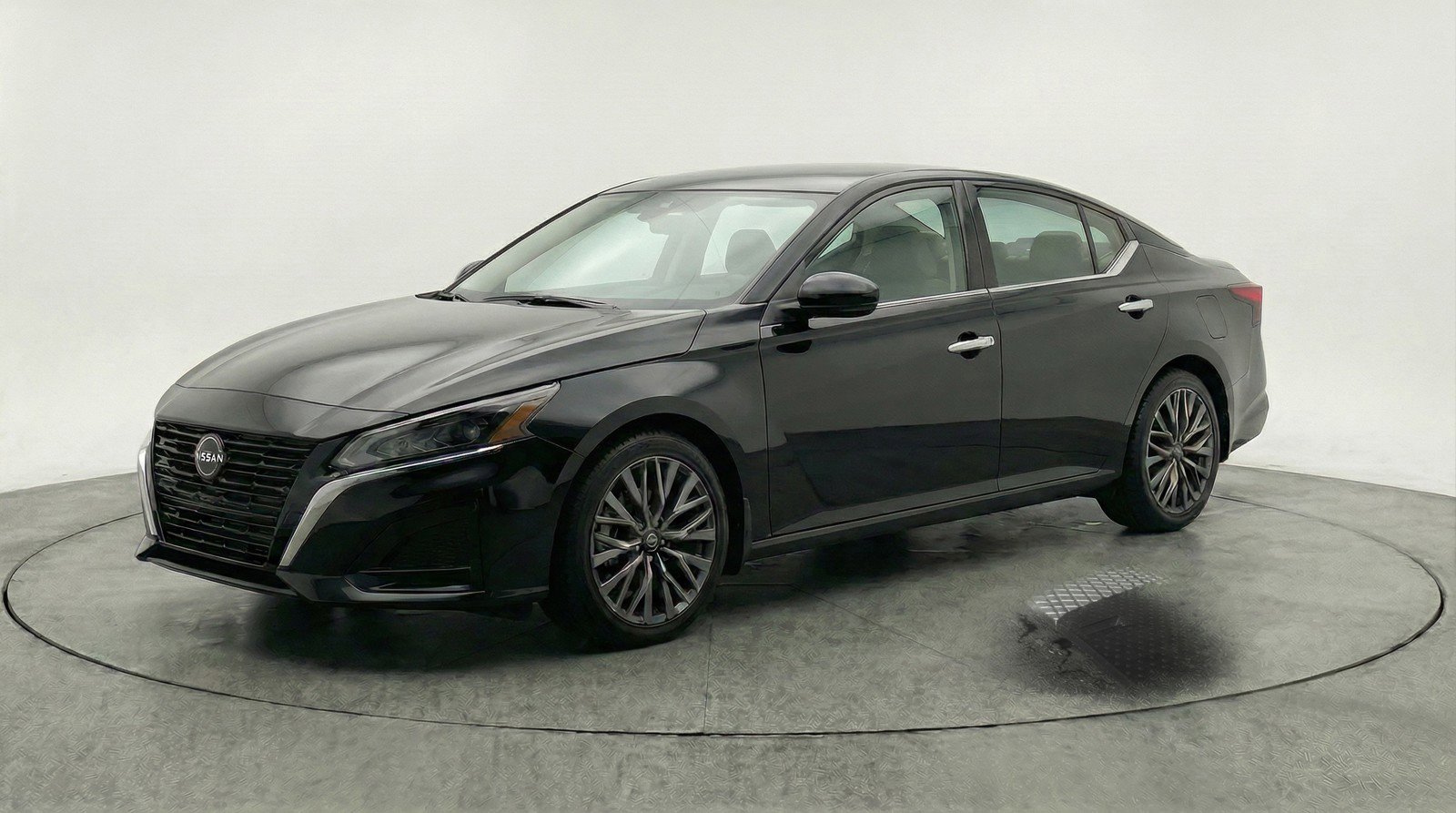 Used 2025 Nissan Altima 2.5 SV image 3