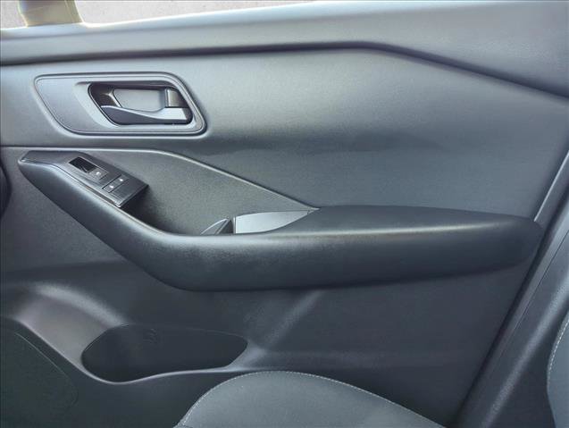 Used 2024 Nissan Rogue S AWD/4WD image 25