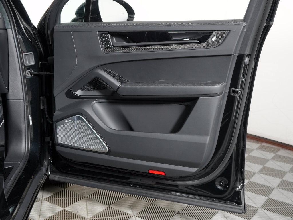 New 2026 Porsche Cayenne GTS AWD/4WD image 39