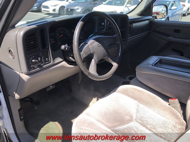Used 2004 Chevrolet Suburban LS RWD image 8