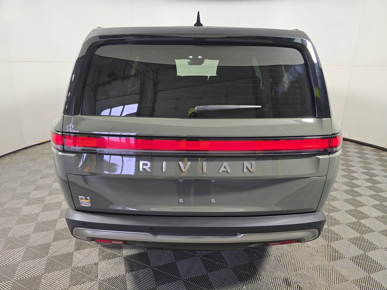 Used 2022 Rivian R1S Launch Edition image 4