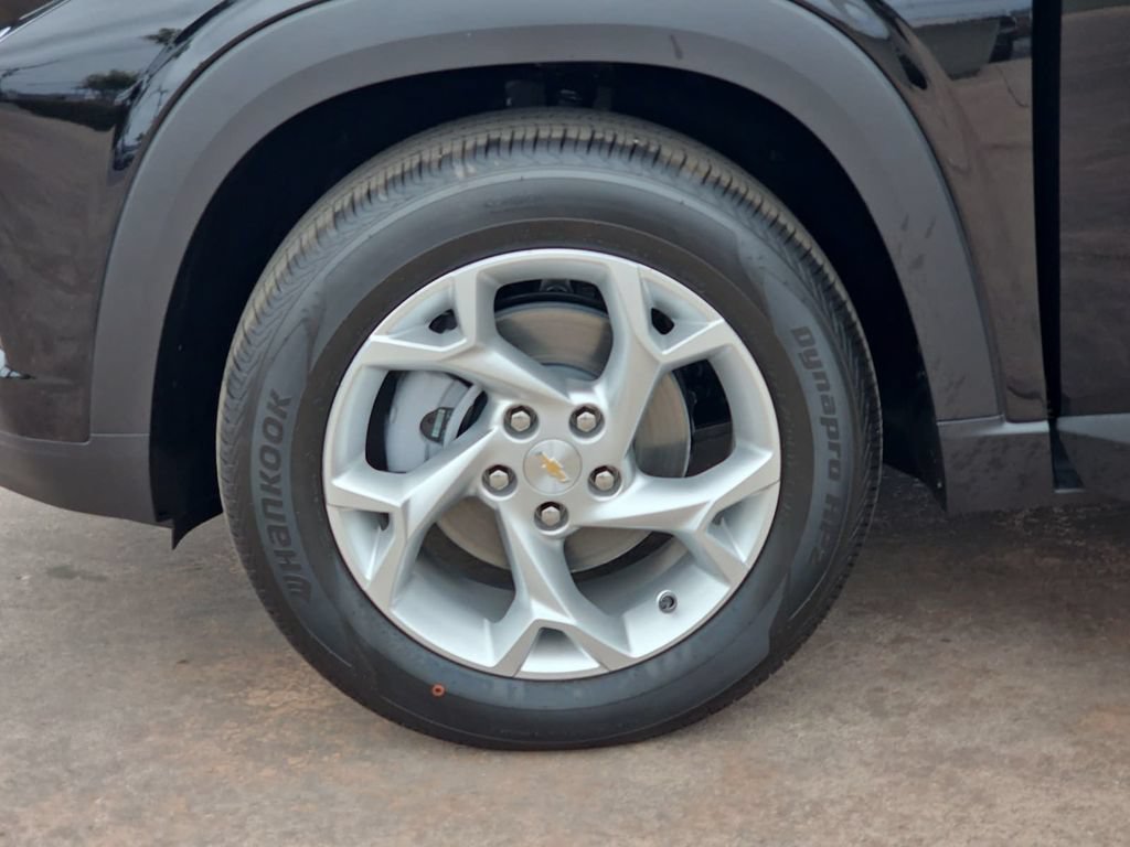 New 2026 Chevrolet Trax LS w/ LS Convenience Package FWD image 35