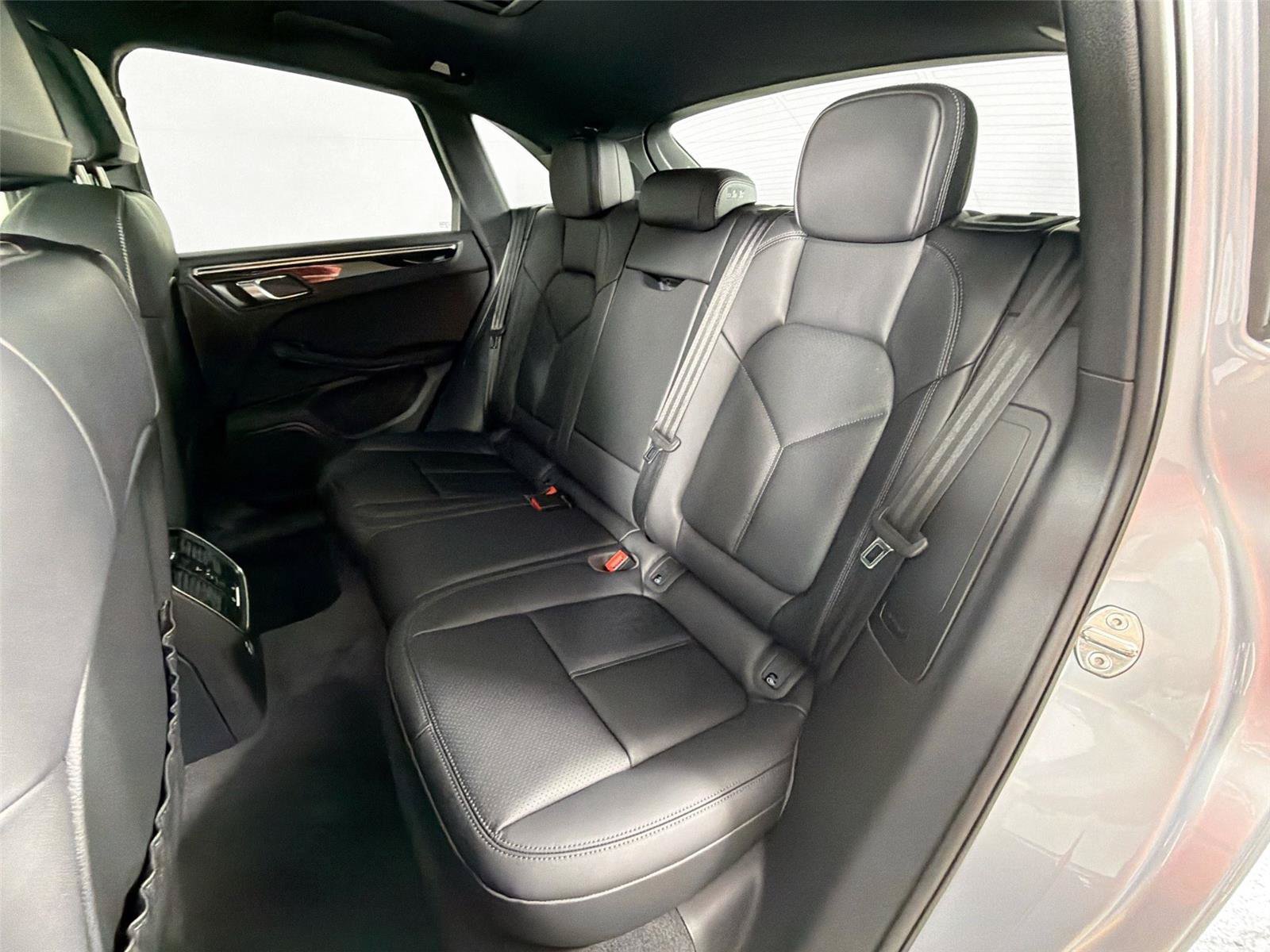 Certified 2026 Porsche Macan Turbo AWD/4WD image 26