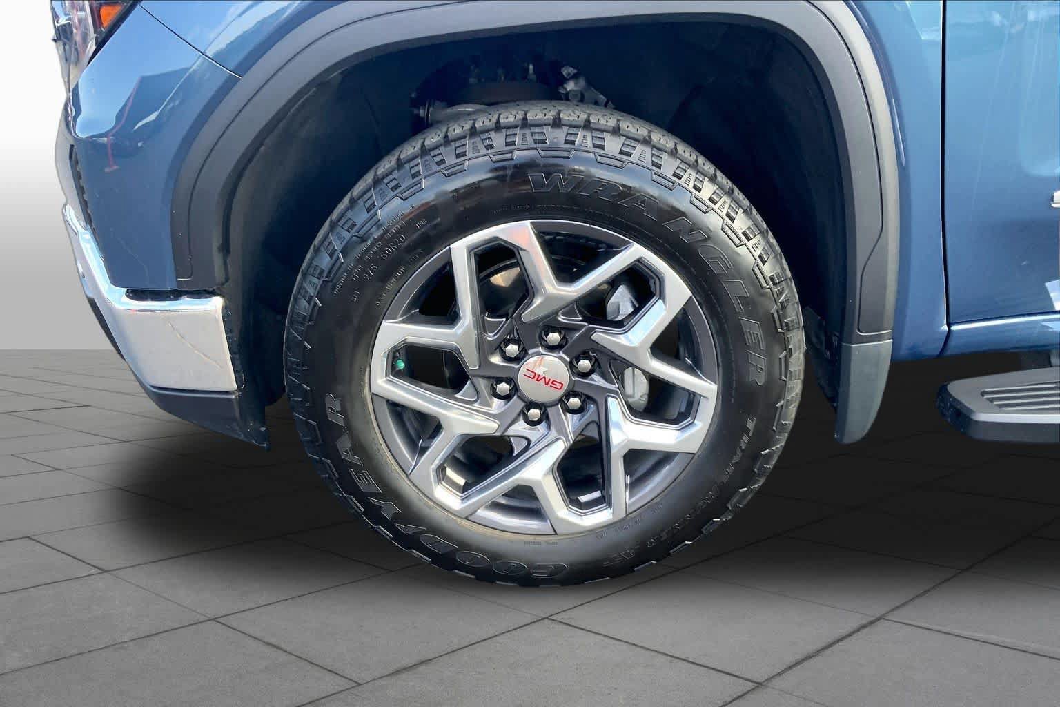 Used 2024 GMC Sierra 1500 SLT w/ SLT Convenience Package AWD/4WD image 11