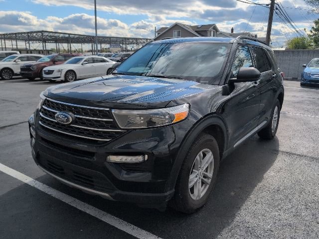 Used 2024 Ford Explorer XLT w/ Equipment Group 202A AWD/4WD image 3