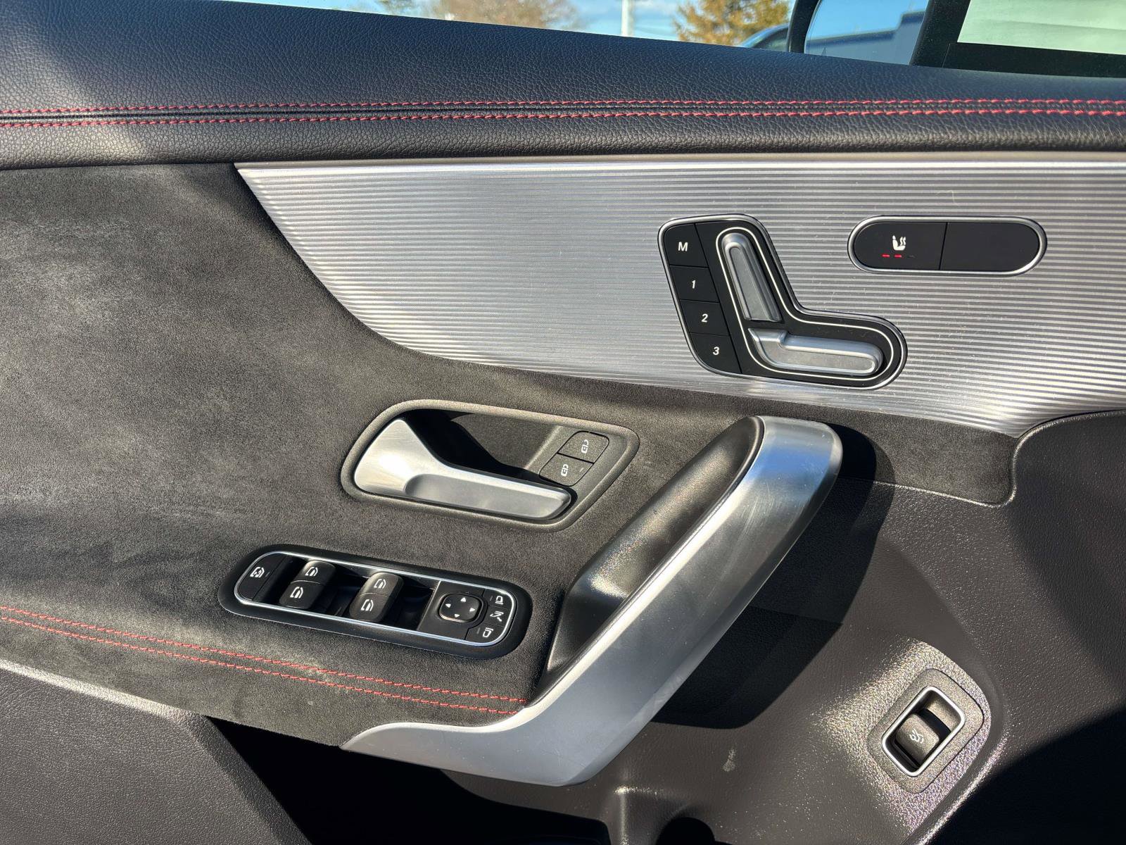 Used 2022 Mercedes-Benz CLA 250 4MATIC image 16