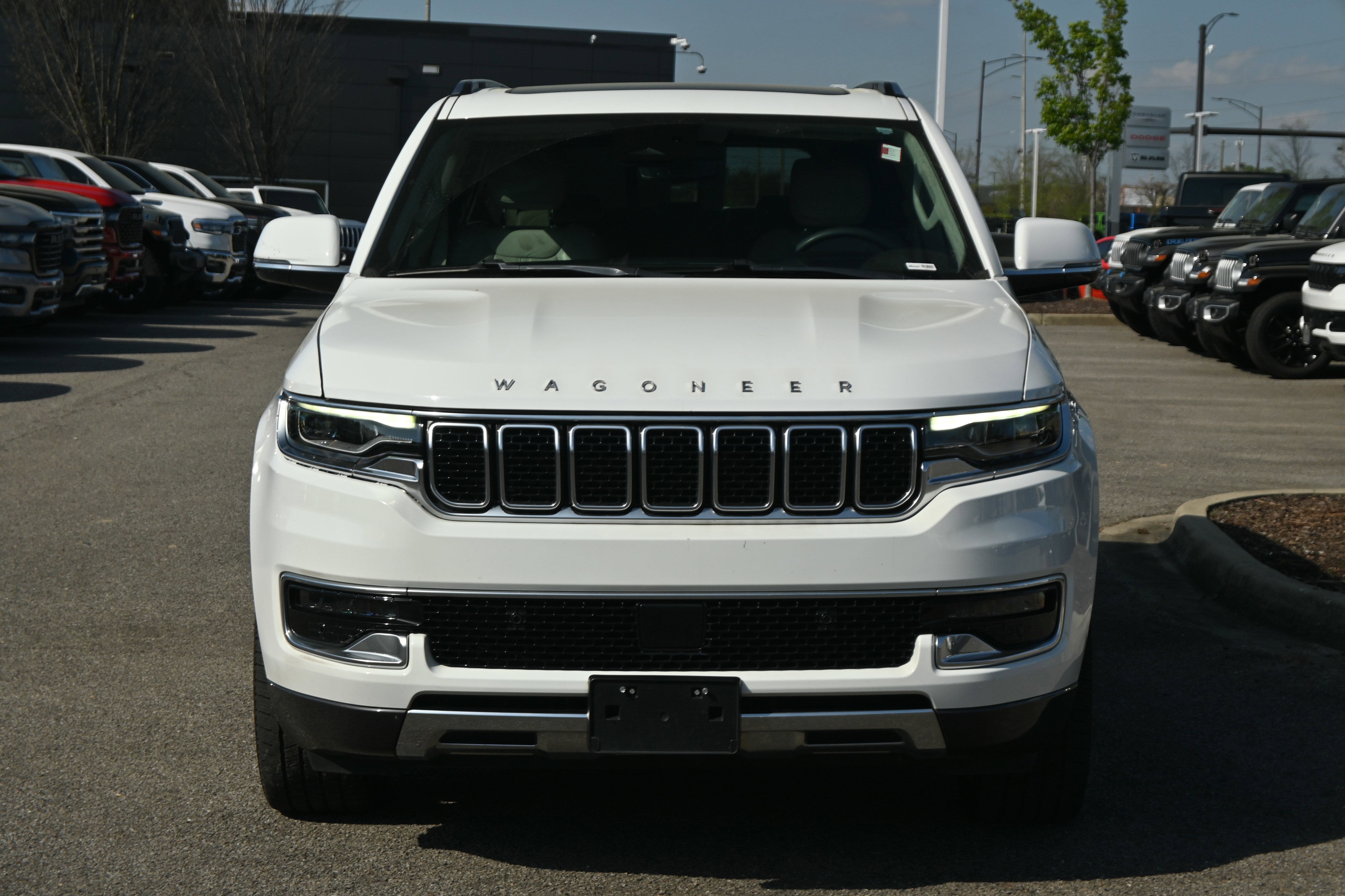 Used 2022 Jeep Wagoneer Series III w/ Premium Group I image 5