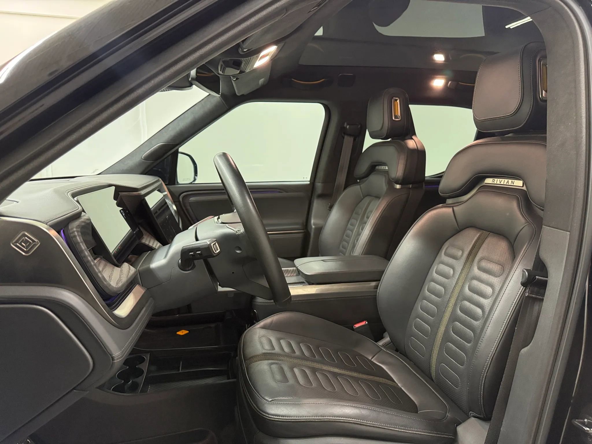 Used 2023 Rivian R1T Adventure image 11