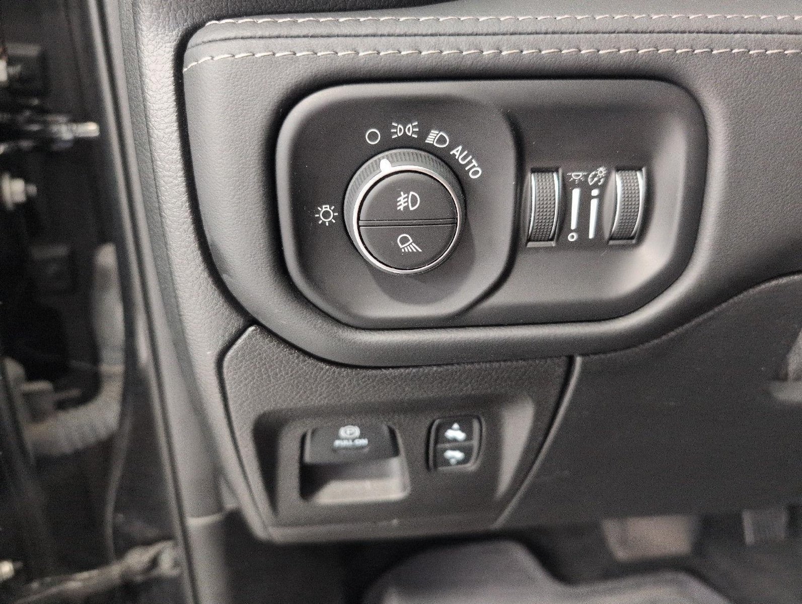 Used 2021 RAM 1500 Limited AWD/4WD image 10