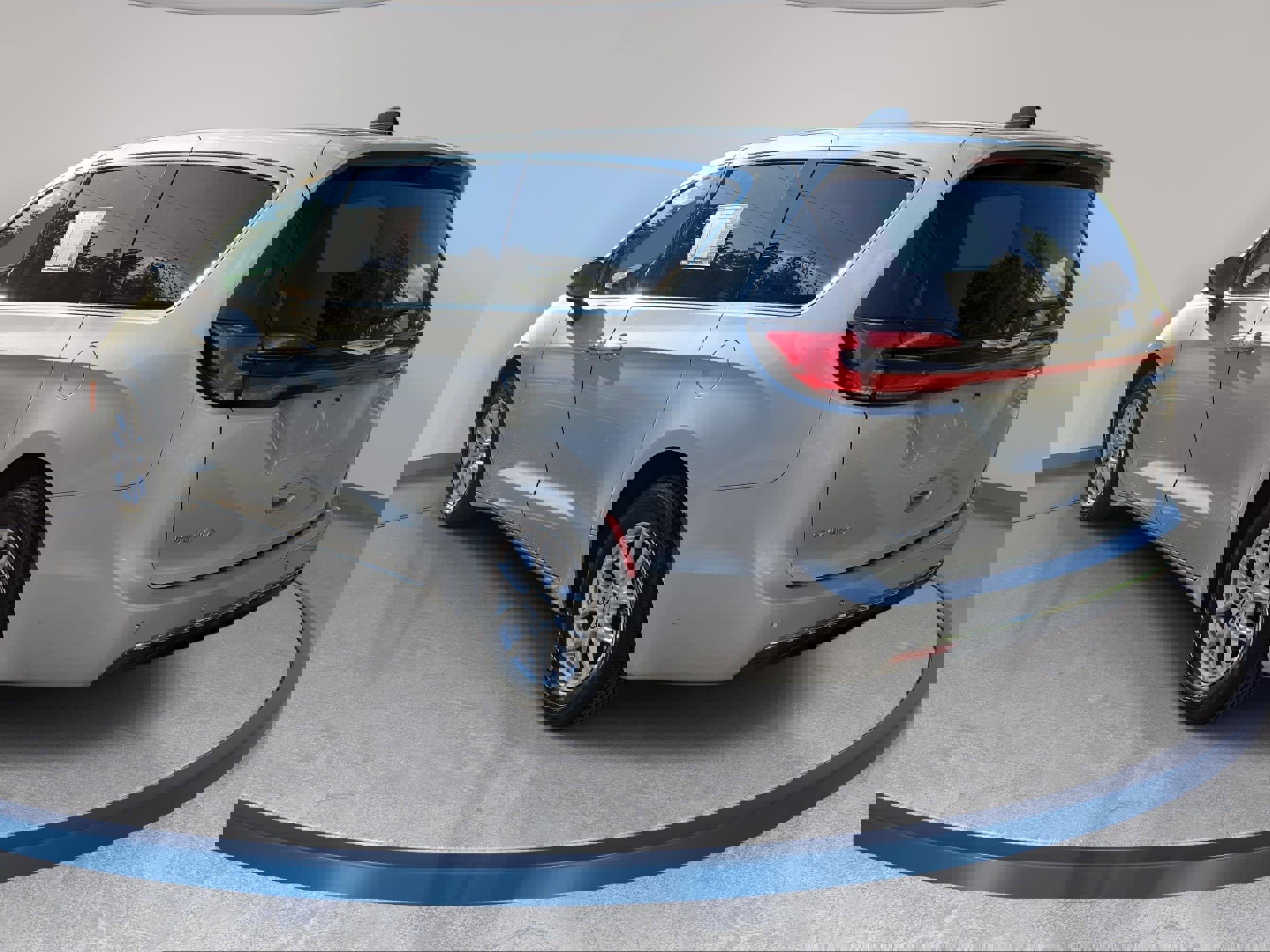 Used 2024 Chrysler Pacifica Touring-L image 7