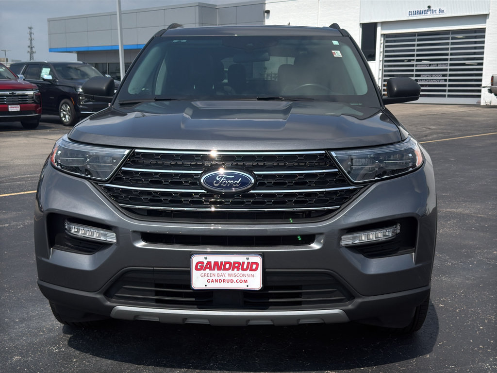 Used 2022 Ford Explorer XLT w/ Equipment Group 202A AWD/4WD image 3