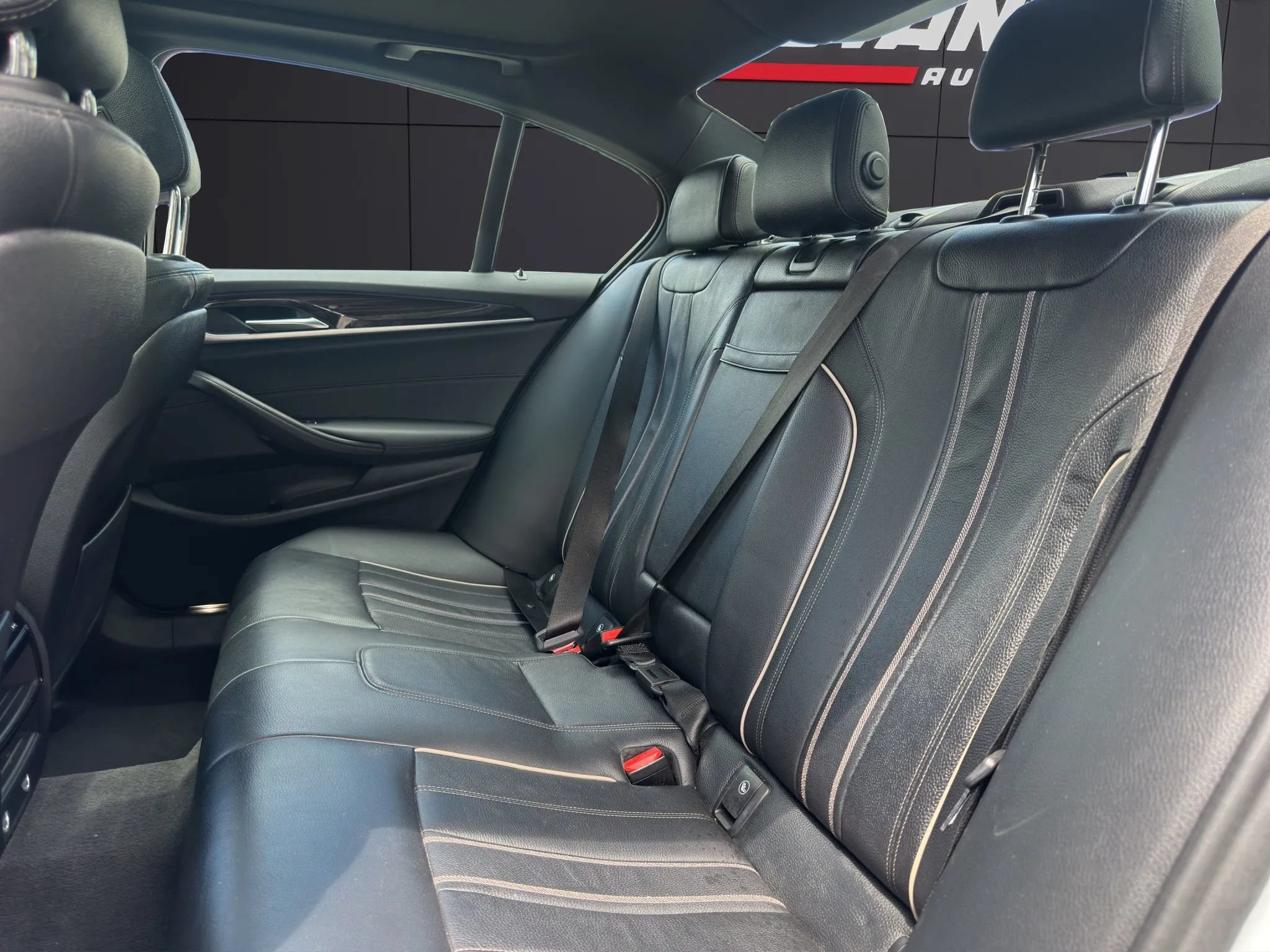 Used 2019 BMW 530e xDrive w/ Convenience Package AWD/4WD image 13