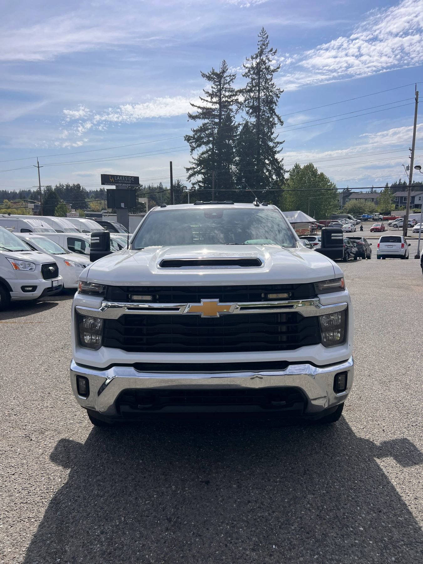 Used 2024 Chevrolet Silverado 2500 LT w/ Convenience Package AWD/4WD image 2
