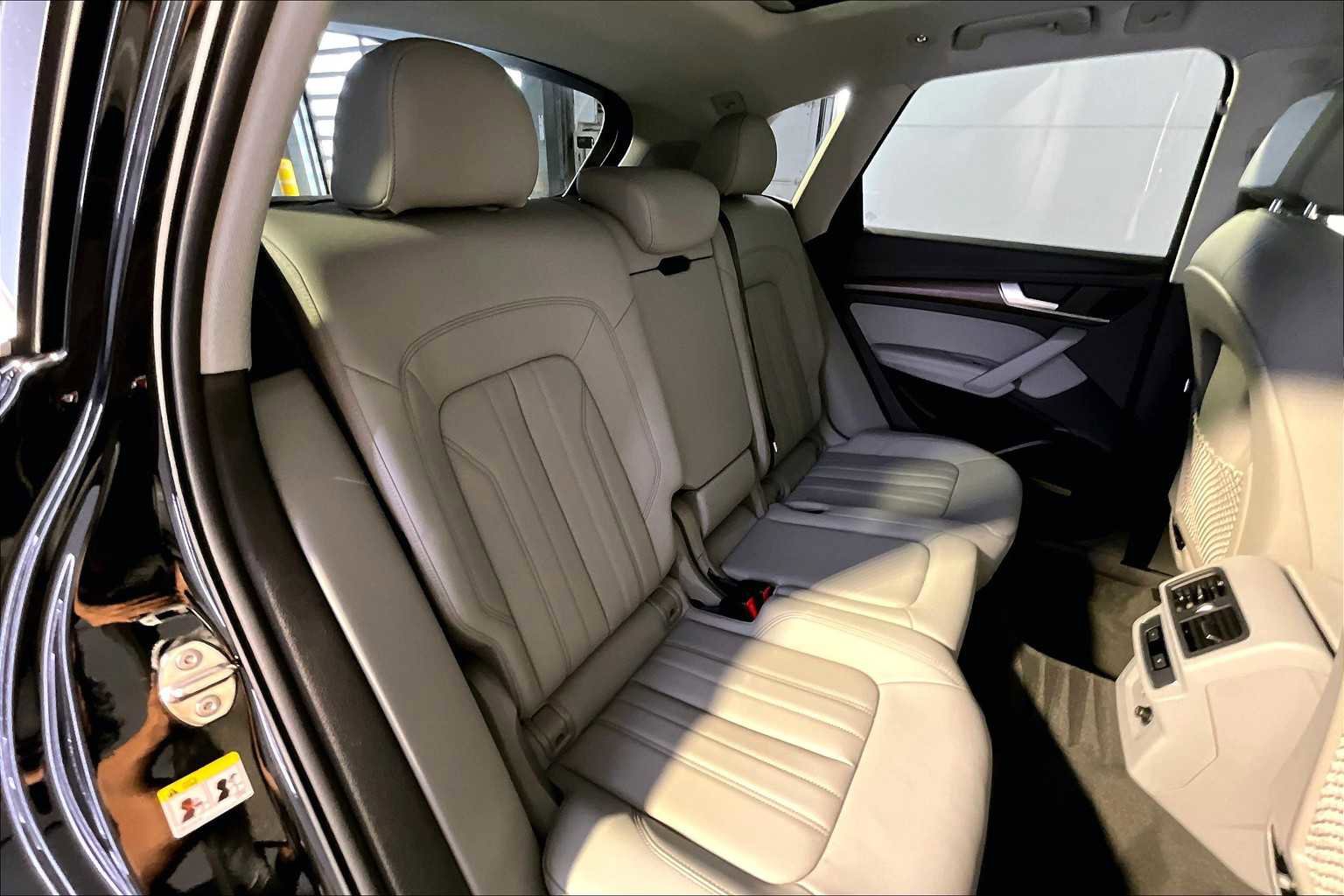 Used 2023 Audi Q5 2.0T Premium Plus w/ Premium Plus Package image 19