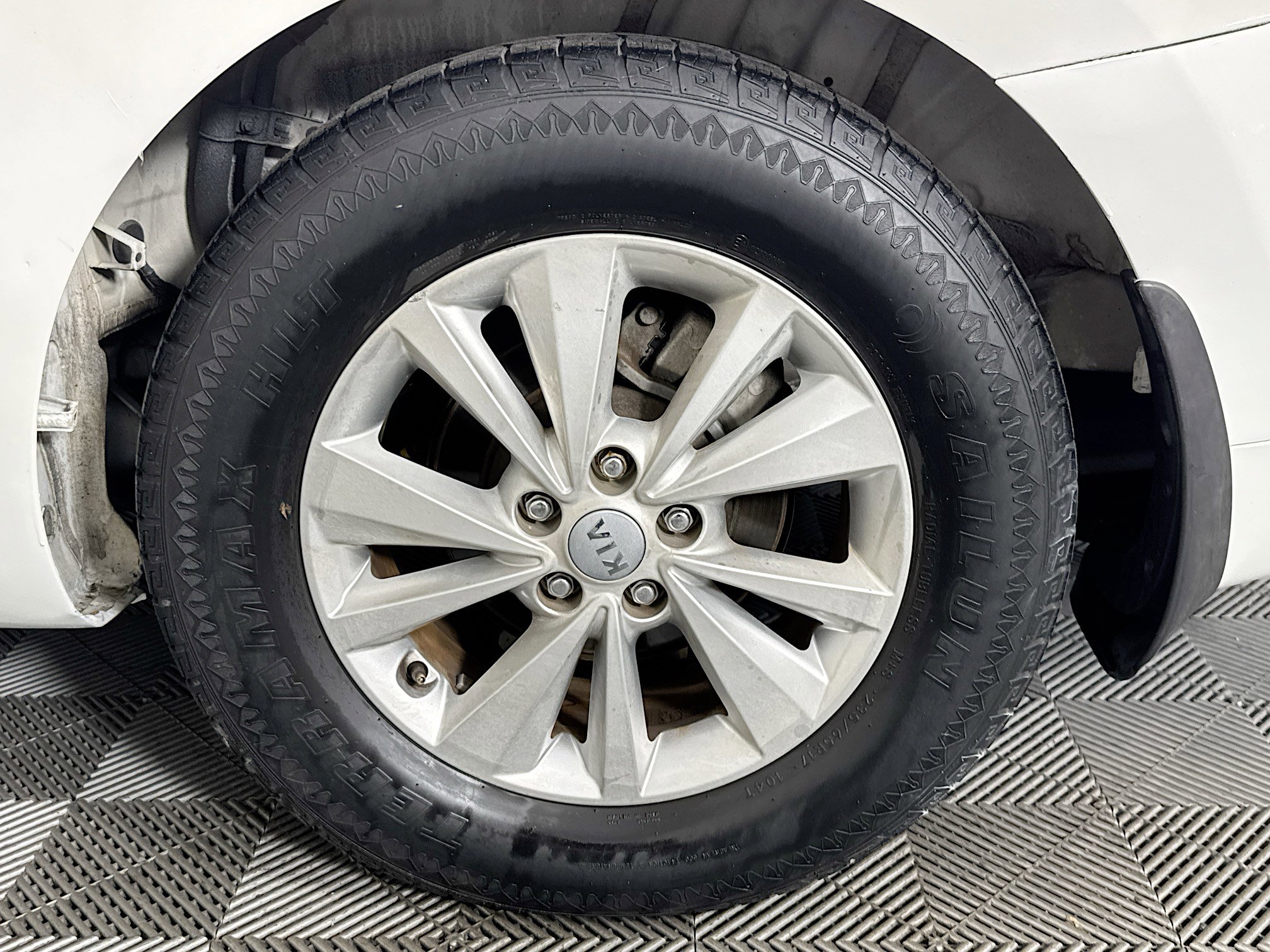 Used 2017 Kia Sedona LX w/ LX Essentials Premium Package FWD image 36