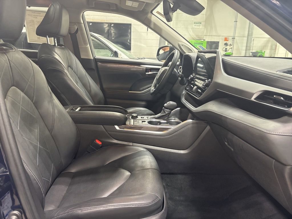 Used 2022 Toyota Highlander Platinum image 13