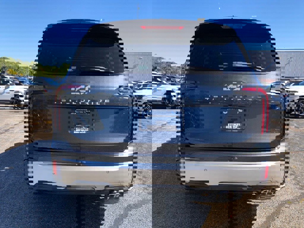 Used 2024 Kia Telluride EX w/ EX Captain's Chair Package image 5