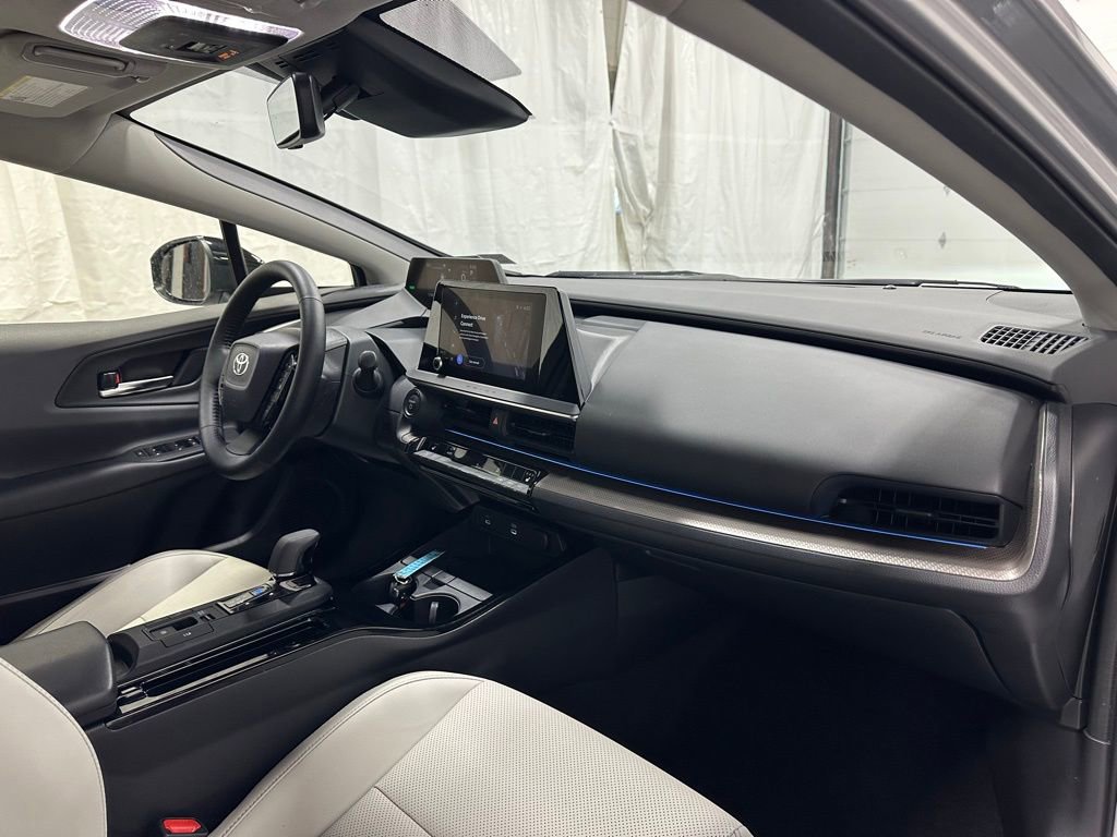 Used 2025 Toyota Prius XLE image 61