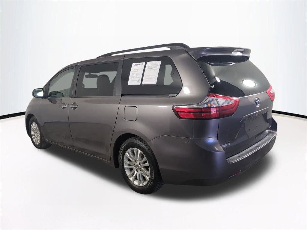 Used 2016 Toyota Sienna XLE FWD image 7