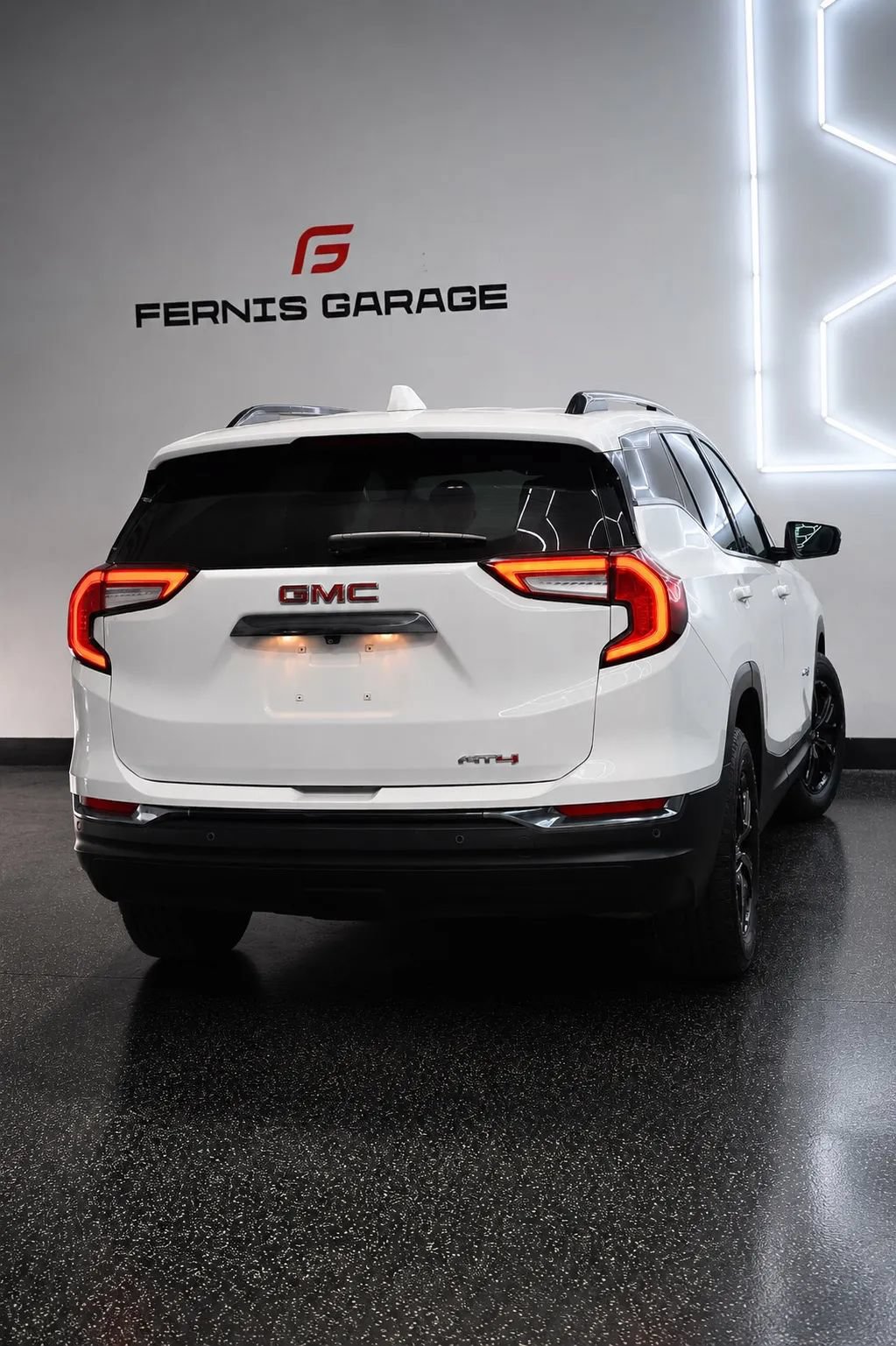 Used 2024 GMC Terrain AT4 AWD/4WD image 27