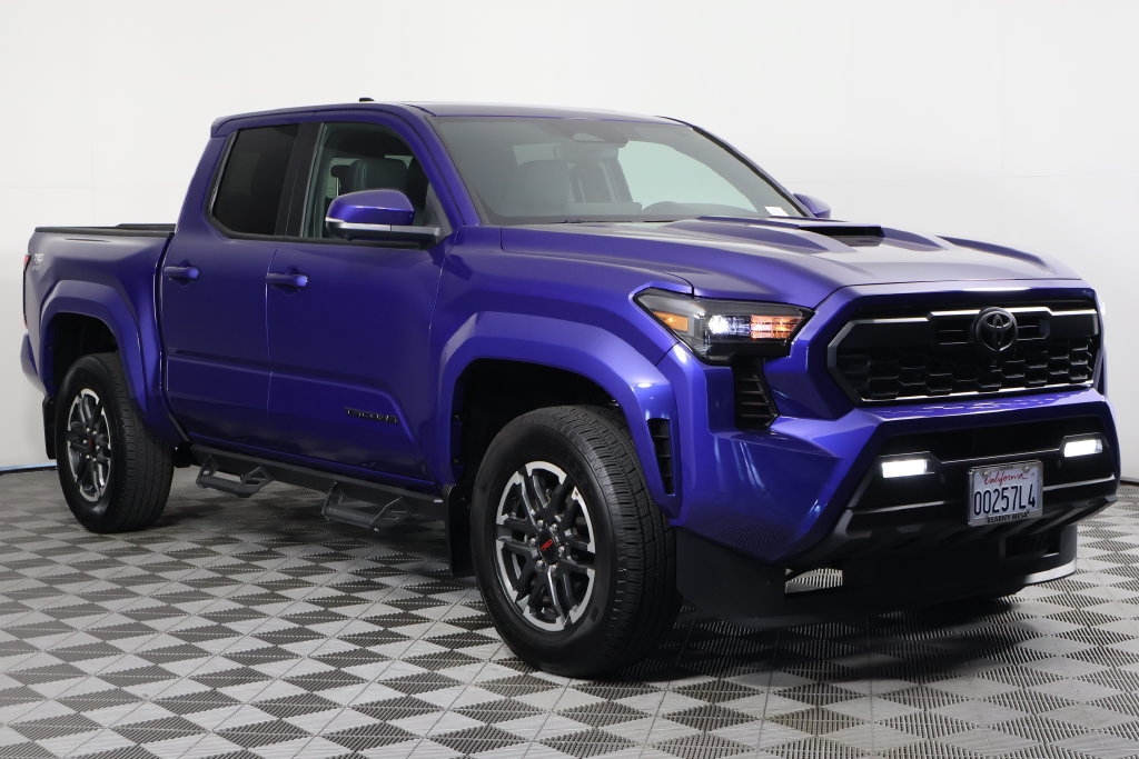 Used 2025 Toyota Tacoma TRD Sport w/ TRD Sport Premium Package AWD/4WD image 3