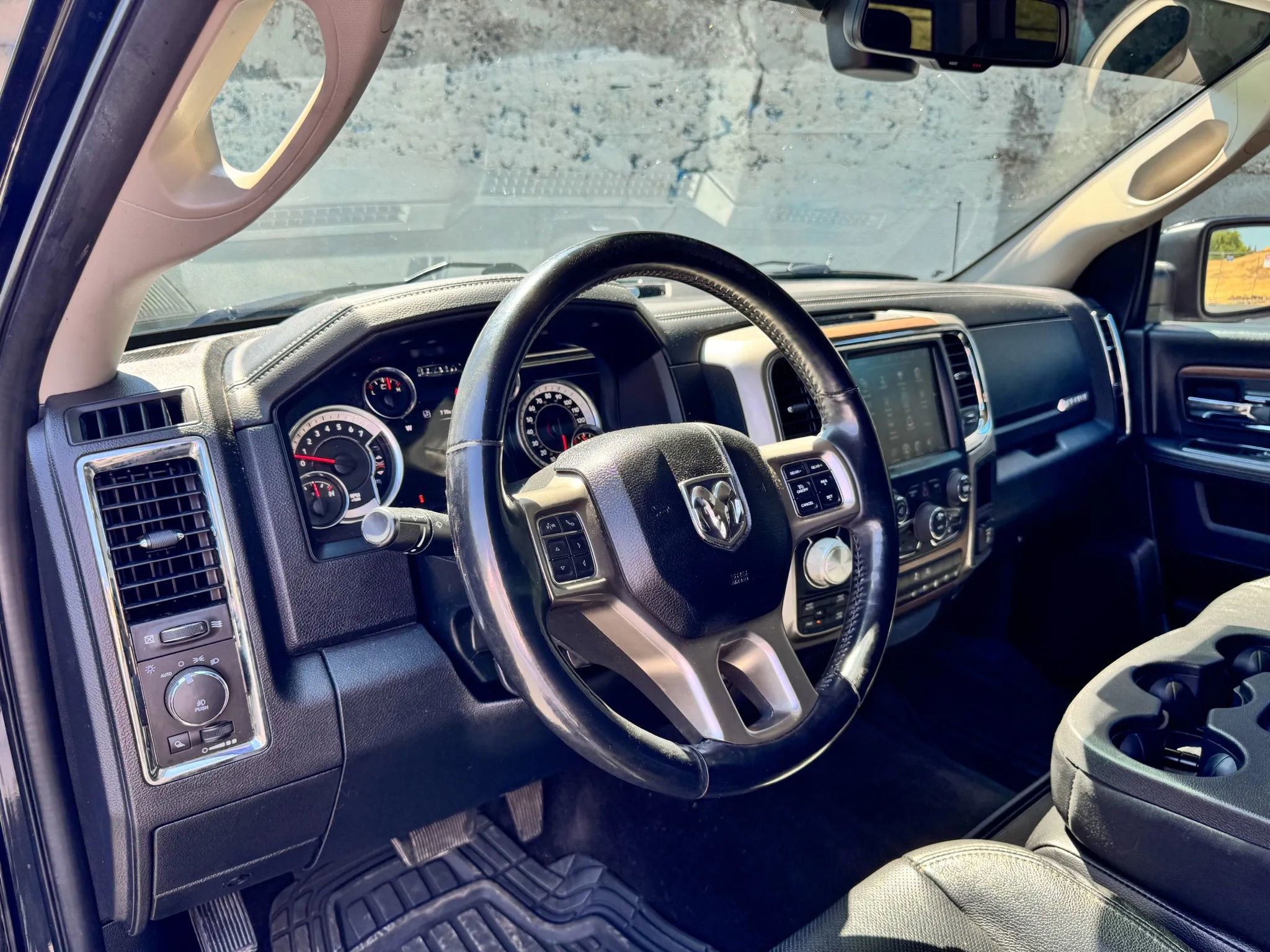 Used 2017 RAM 1500 Laramie image 15