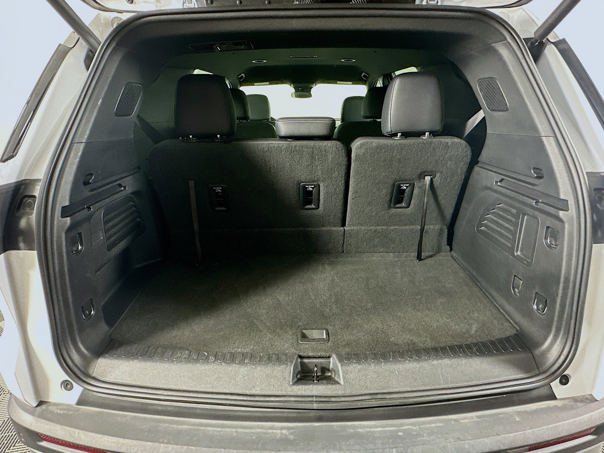 Used 2025 Chevrolet Traverse LT image 30