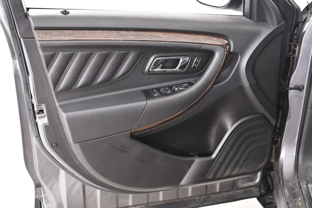 Used 2013 Ford Taurus Limited FWD image 23