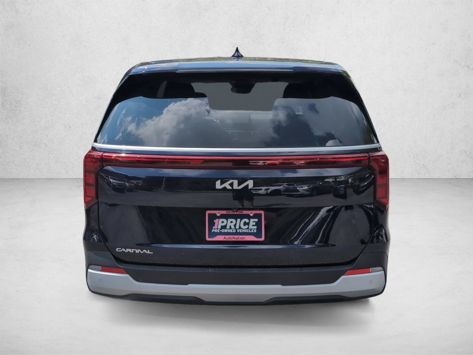 Used 2025 Kia Carnival FWD image 6