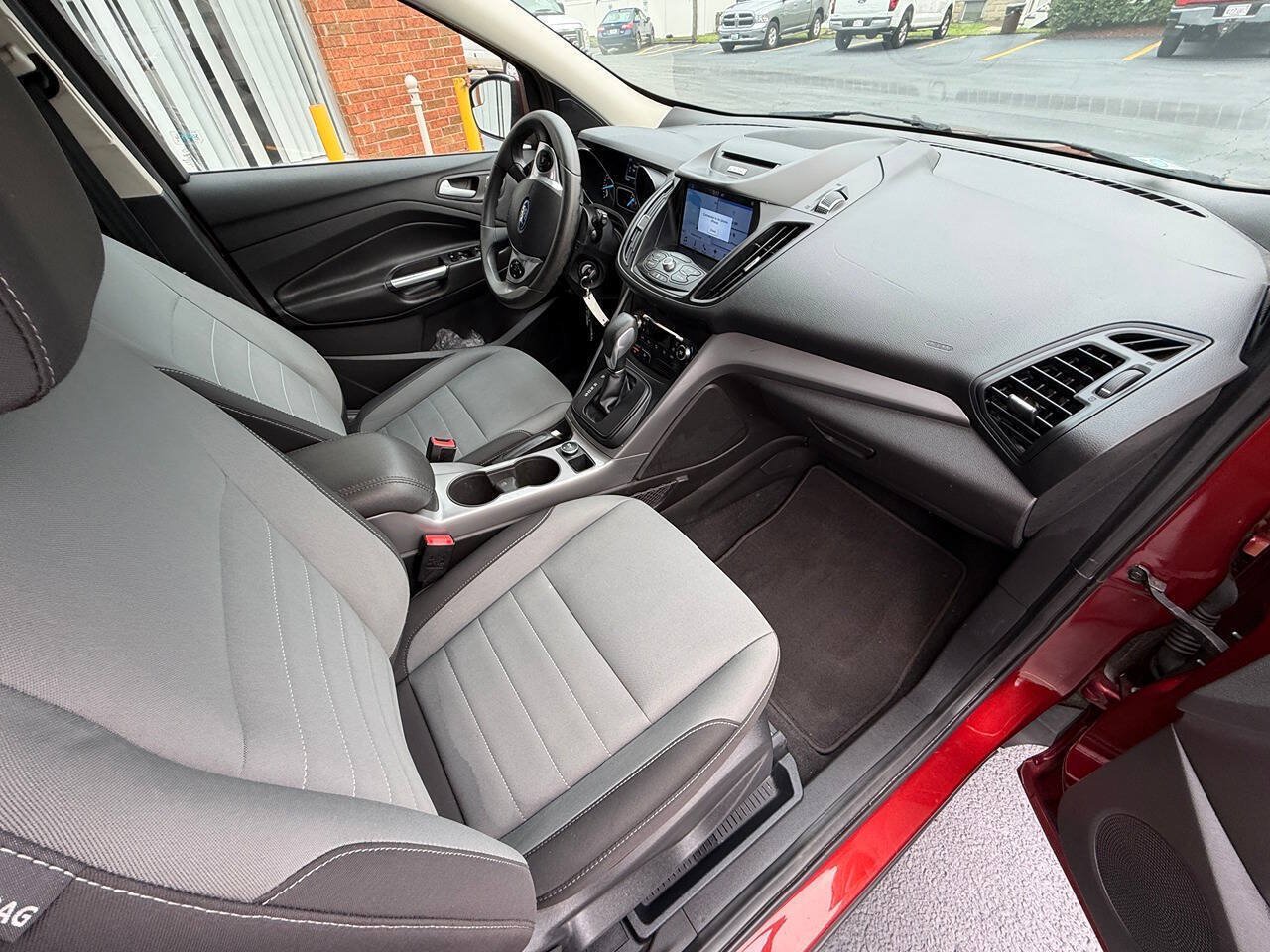 Used 2016 Ford Escape SE w/ Equipment Group 201A AWD/4WD image 16