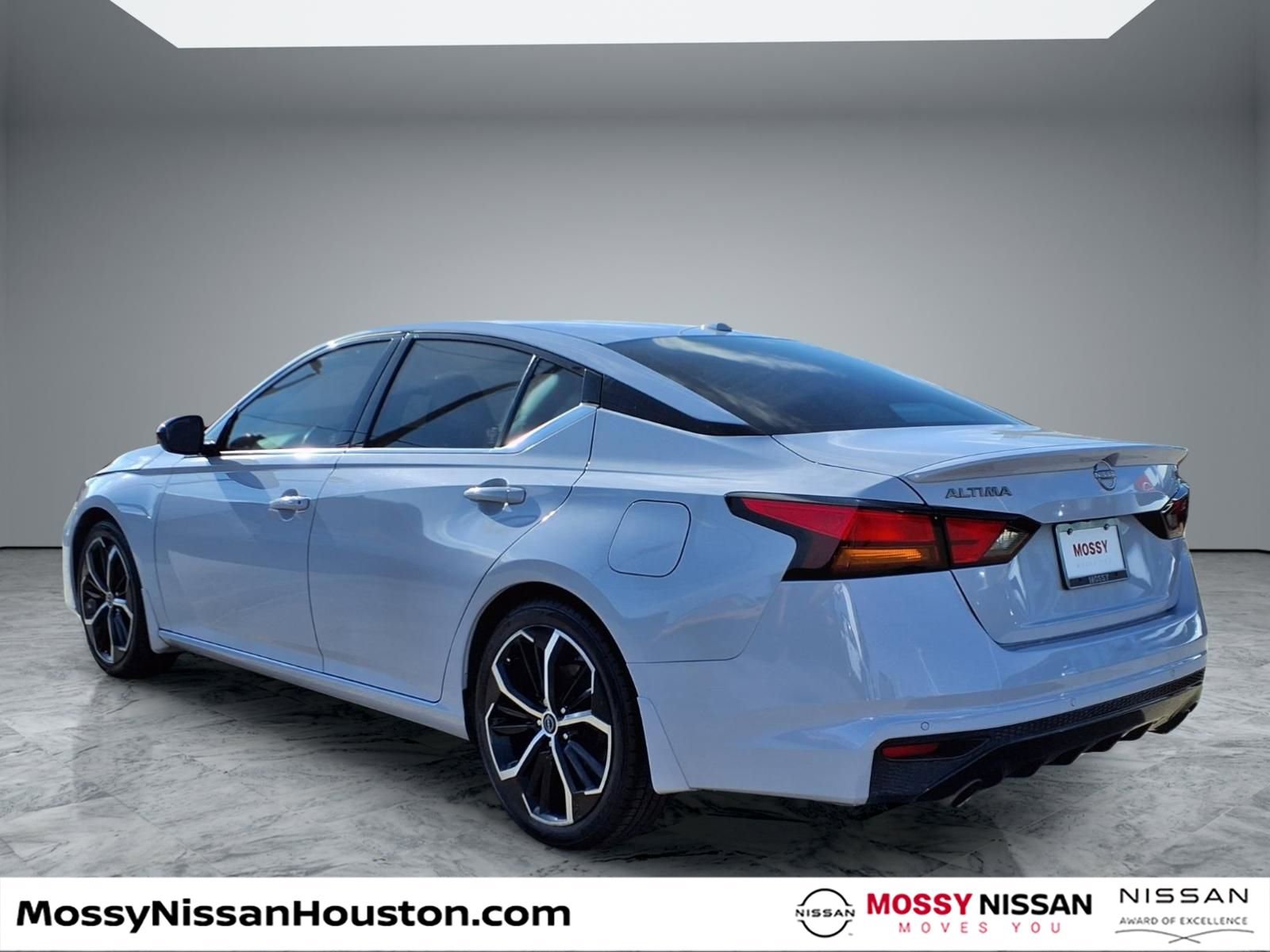 Used 2024 Nissan Altima 2.5 SR w/ SR Premium Package image 2