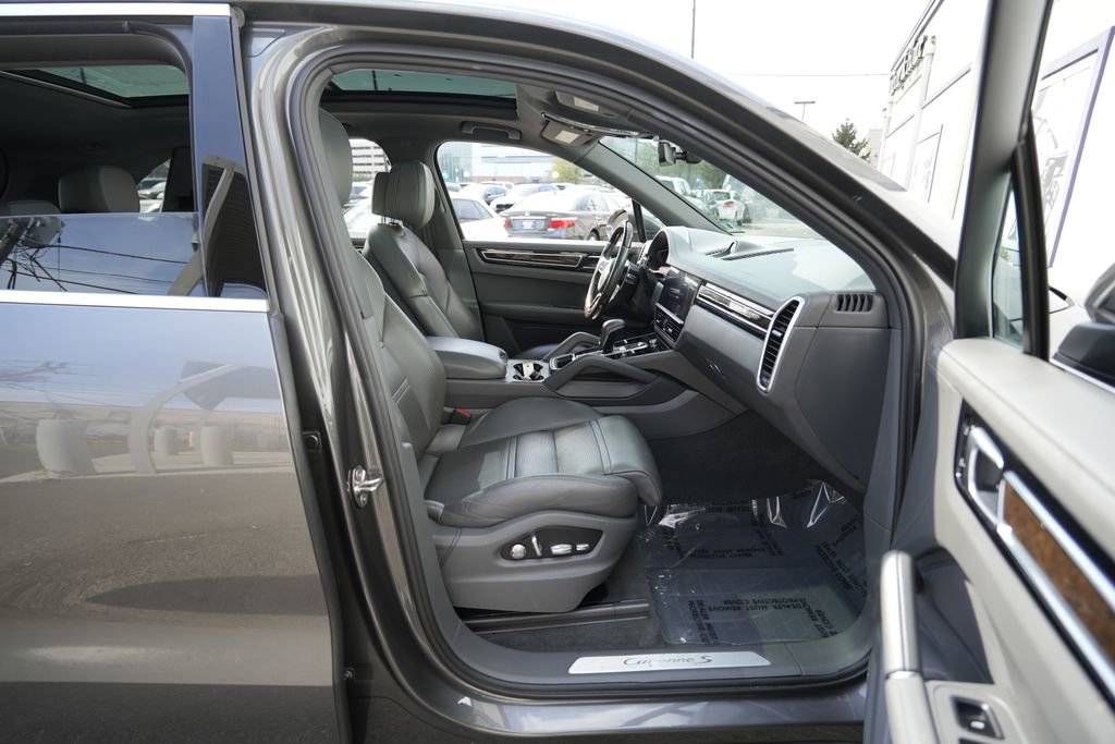 Used 2019 Porsche Cayenne S image 33