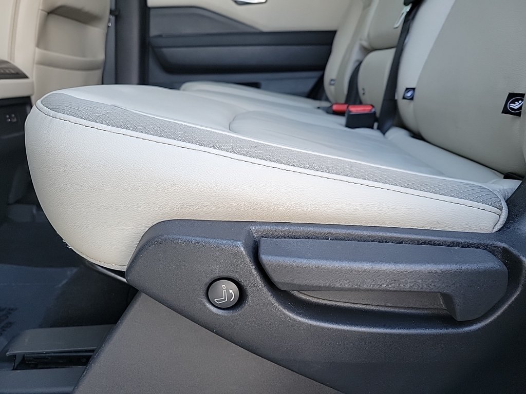 Used 2023 Nissan Pathfinder SL AWD/4WD image 18