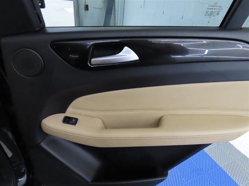 Used 2019 Mercedes-Benz GLE 400 4MATIC w/ Premium 3 Package image 37