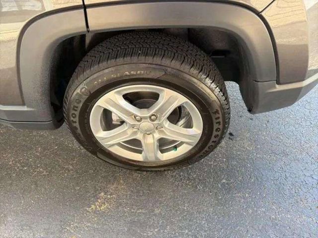 Used 2024 Jeep Compass Latitude AWD/4WD image 13