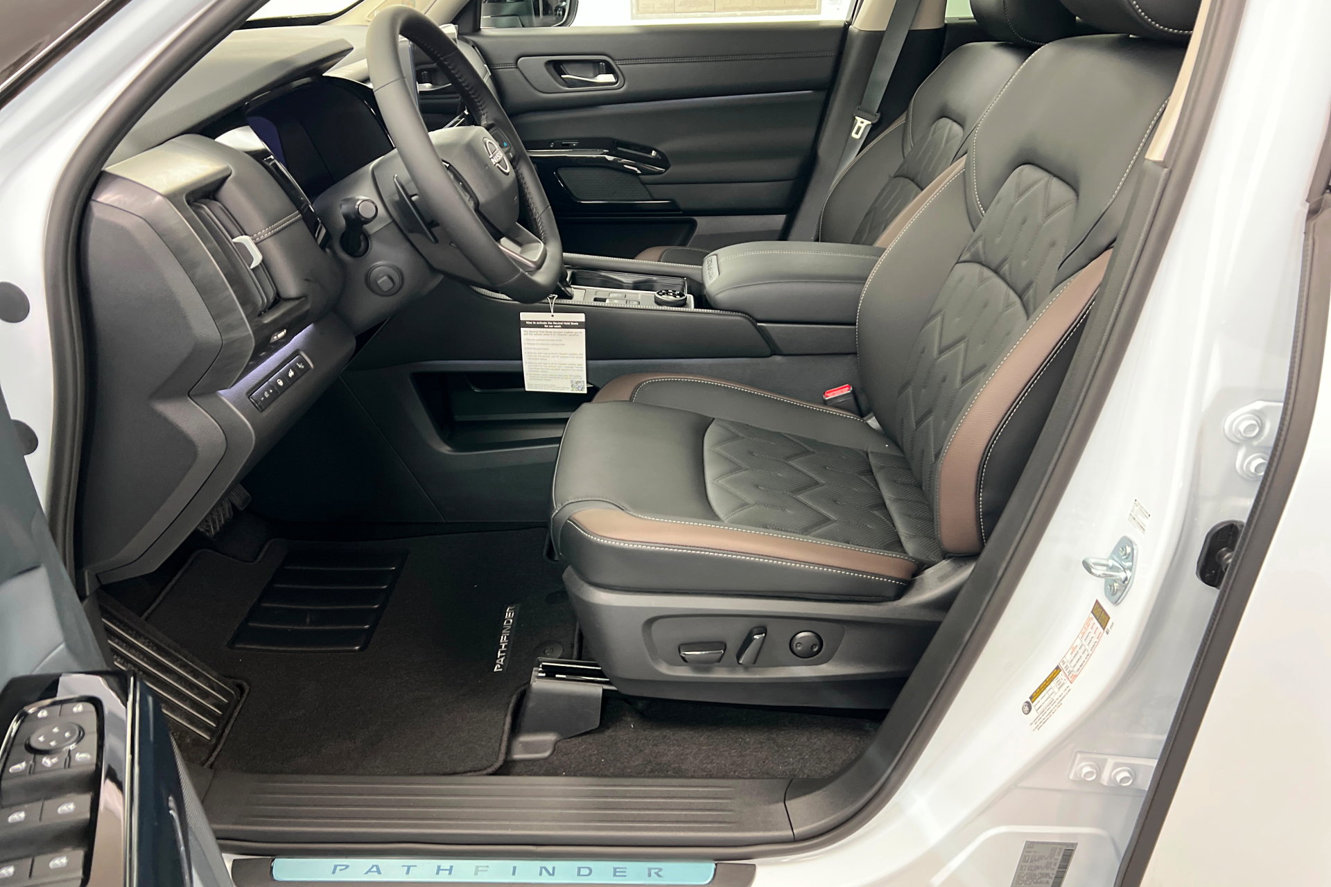 New 2026 Nissan Pathfinder Platinum image 17