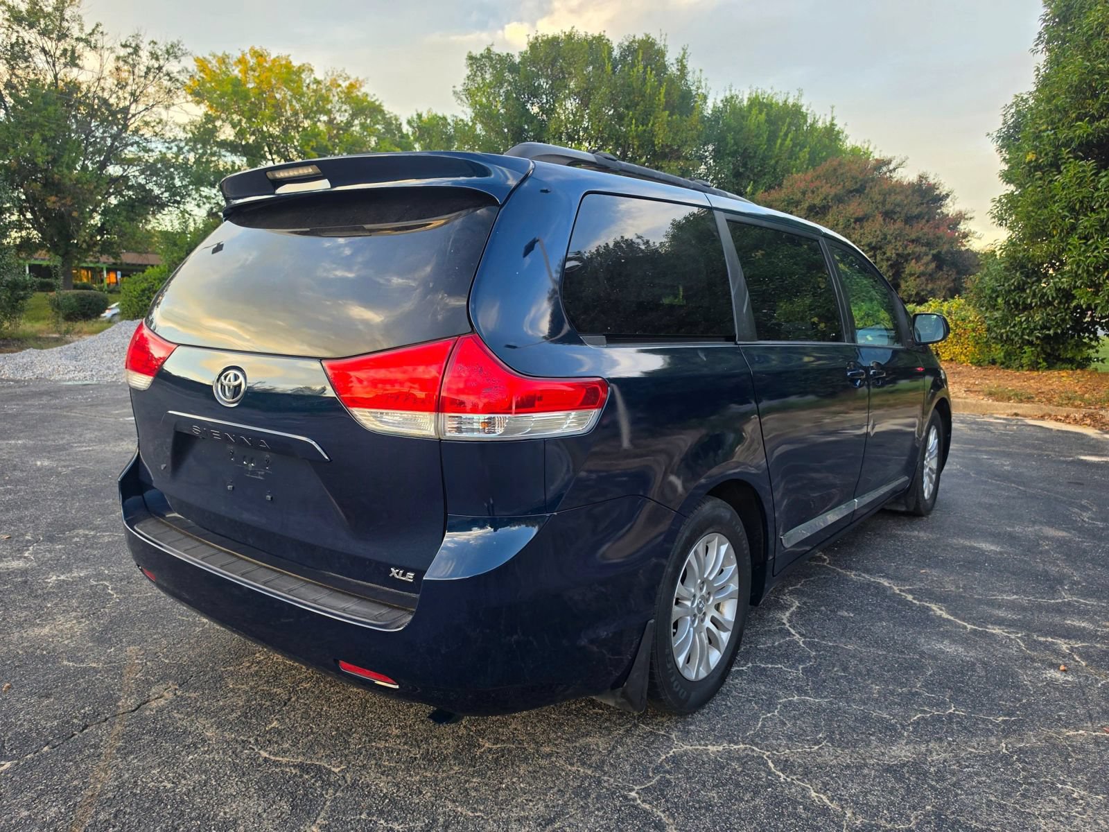 Used 2012 Toyota Sienna XLE FWD image 8