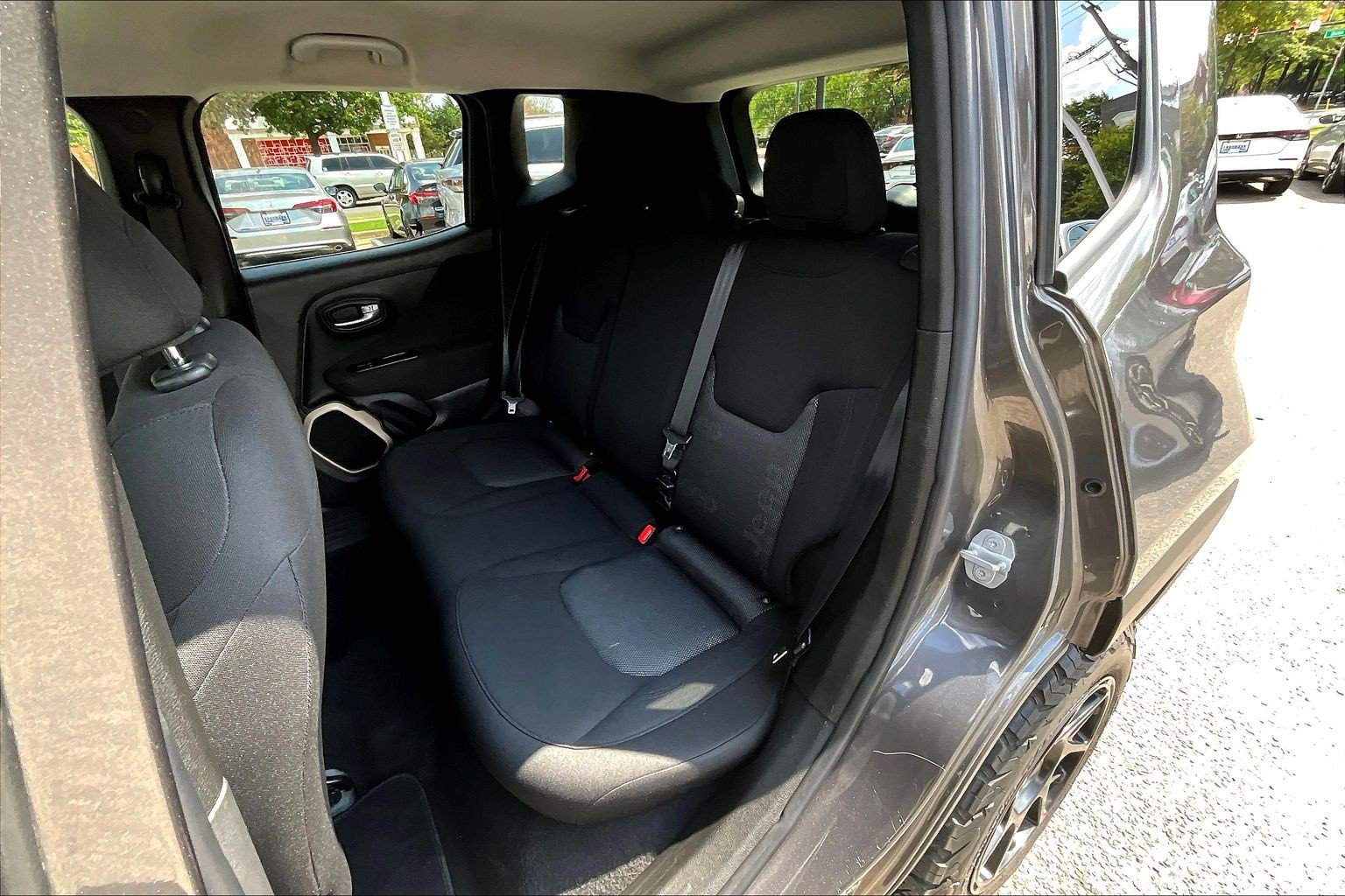 Used 2017 Jeep Renegade Sport w/ Power & Air Group FWD image 26