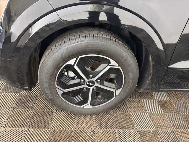 Certified 2025 Kia Niro SX image 29