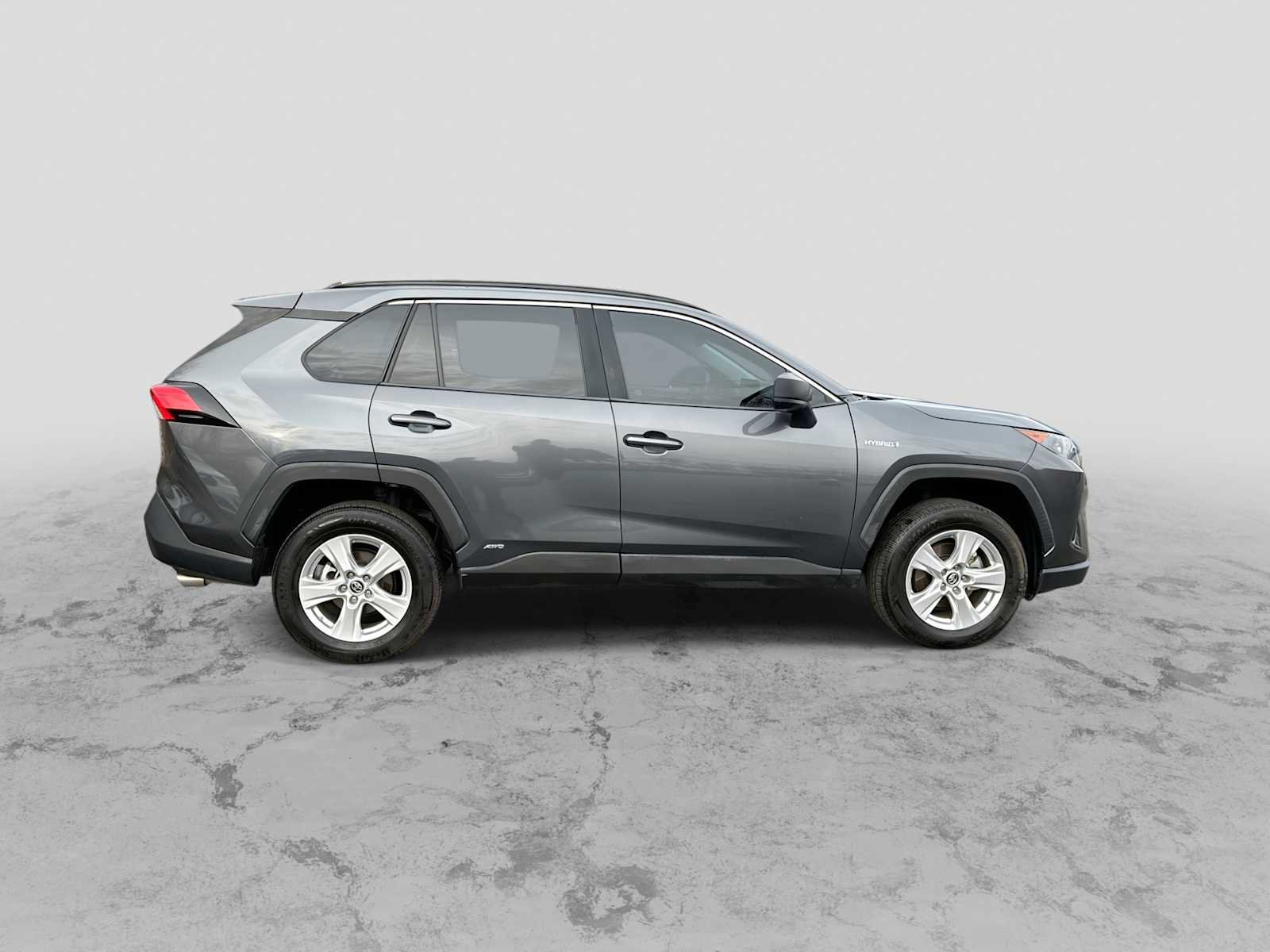 Used 2020 Toyota RAV4 LE image 9