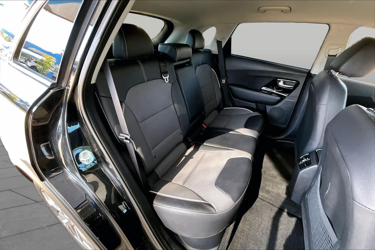 Used 2022 Kia Niro EX FWD image 19